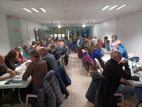 Puis tout le monde s'attable pour le repas de gala.